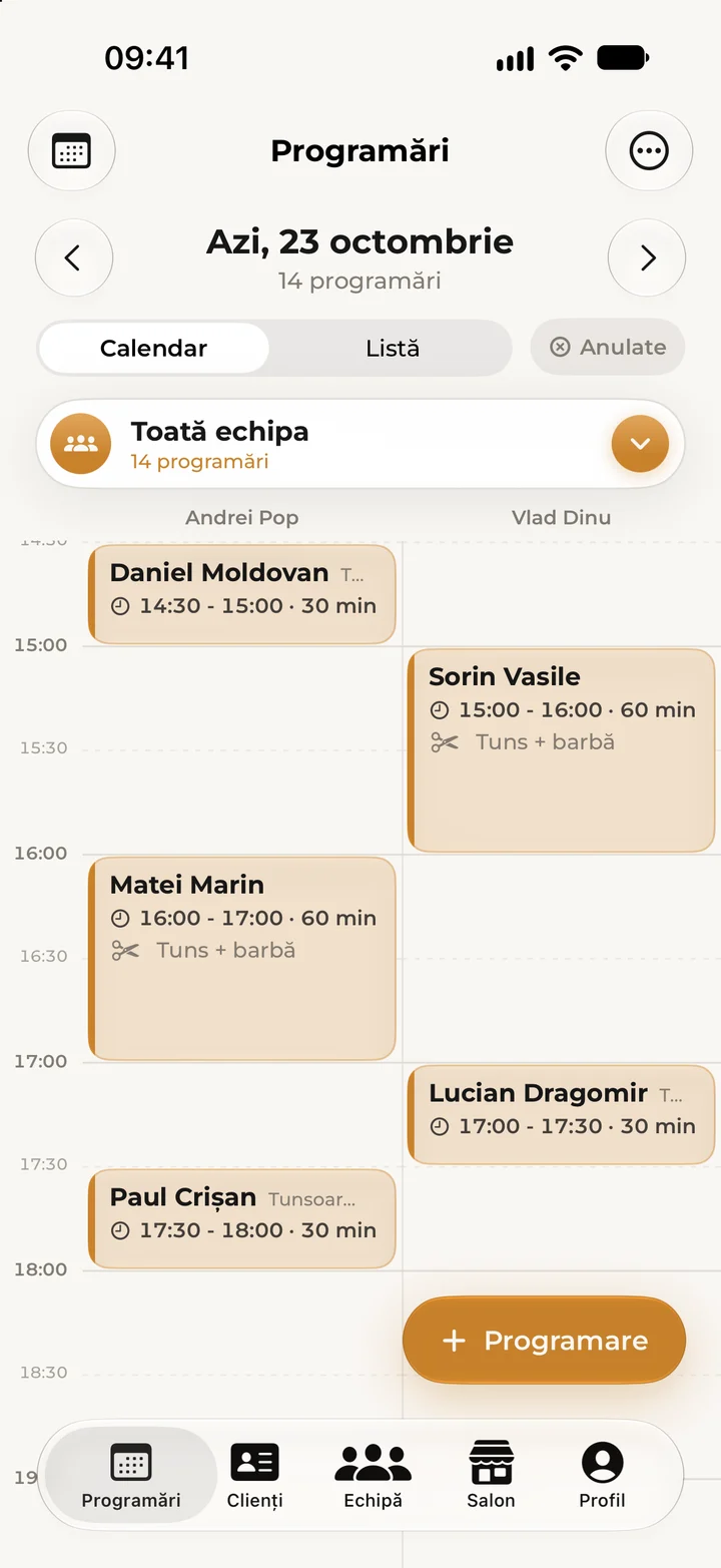 Calendarul de vineri în Kyro Studio, cu programarea lui Matei la 16:00 în coloana lui Andrei.