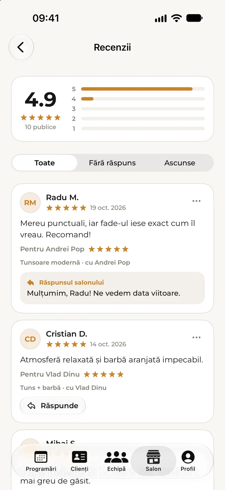 Recenziile salonului în Kyro Studio, cu nota 4.9 și un răspuns publicat.